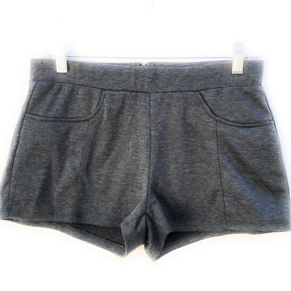 Tresics Shorts‎